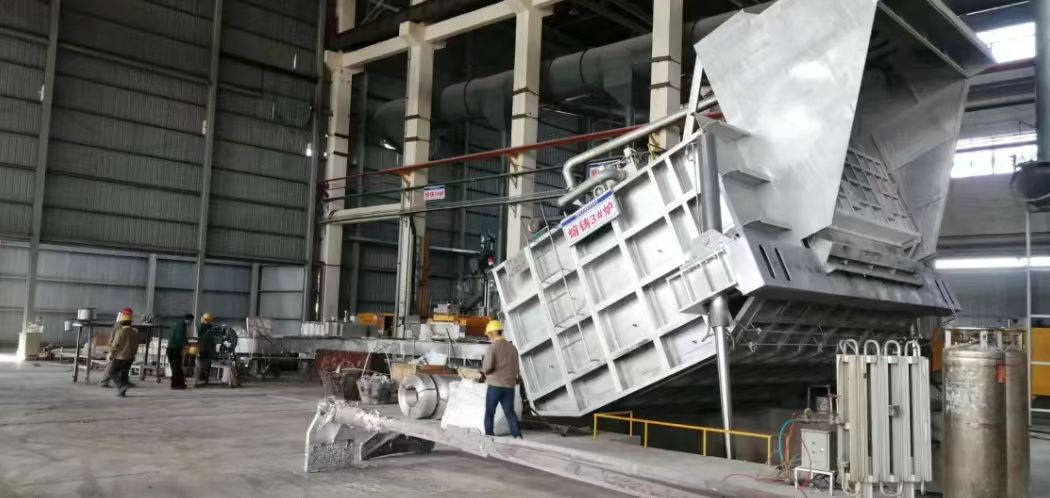 倾动式矩形熔铝炉